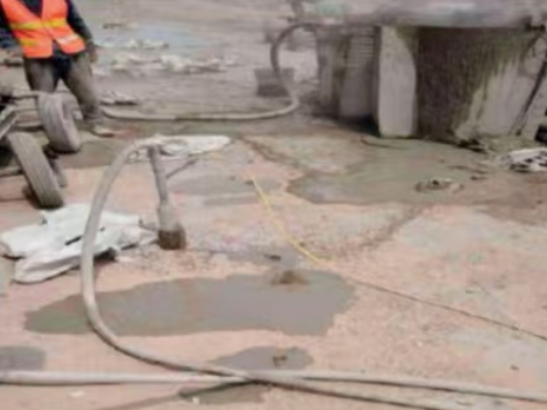 宜章水泥混凝土路面板底注浆技术 路面脱空注浆整治方案