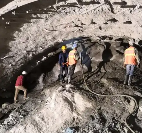 宜章拱顶带模注浆料的施工流程及注意事项